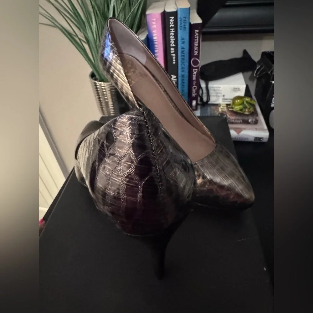 Brand New- Vince Camuto Women’s Snake Skin Platform Pump- Size 9.5